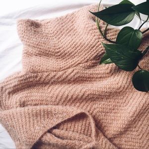 DO EVERYTHING IN LOVE • sweater